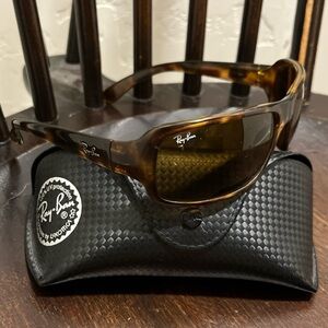 Ray Ban Rb4075 Sunglasses 642 3n With Case